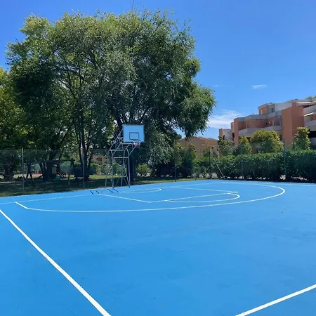 Bright Flat Surrounded By Pools 公寓 比比翁