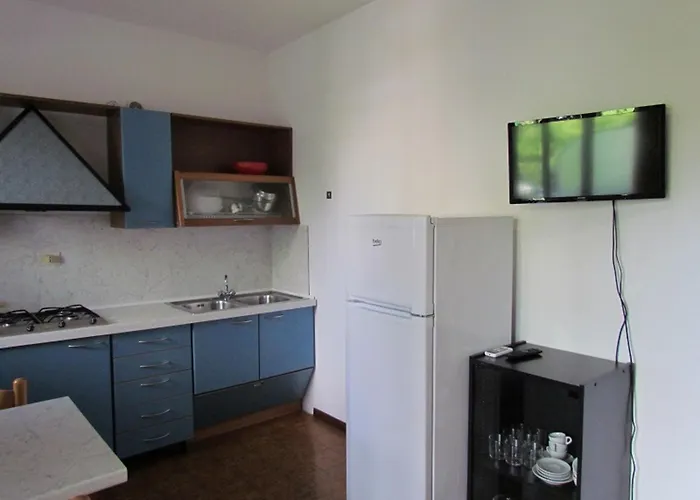 Bright Flat Surrounded By Pools 公寓