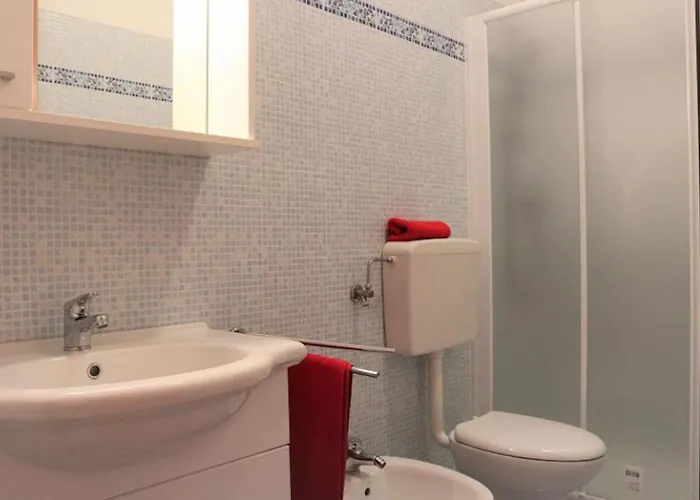 Bright Flat Surrounded By Pools 公寓 *