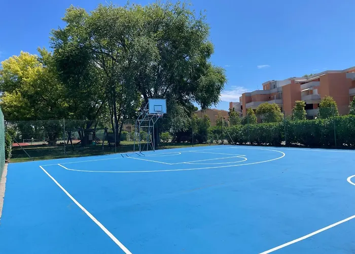 Bright Flat Surrounded By Pools 公寓 比比翁