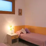 Bright Flat Surrounded By Pools דירה *