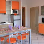 Bright Flat Surrounded By Pools דירה ביביונה