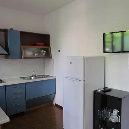 Bright Flat Surrounded By Pools Lägenhet